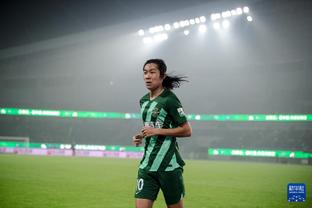 Thở dài! Vi Thế Hào 28 tuổi chưa từng ra sân tại Asian Cup, trận đấu này dự kiến vẫn vắng mặt.